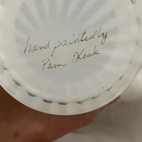 Vintage Fenton Heirloom Optic Glass Hand Painted Purple Flower Signed Vase 8" - Picture 10 of 10